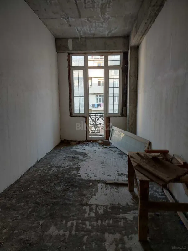 Satılır 5 otaqlı mənzil 234 m²