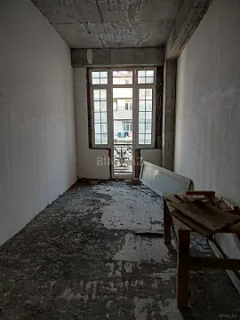 Satılır 5 otaqlı mənzil 234 m²