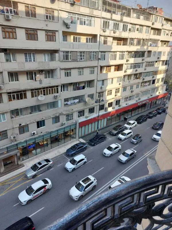 Satılır 5 otaqlı mənzil 234 m²