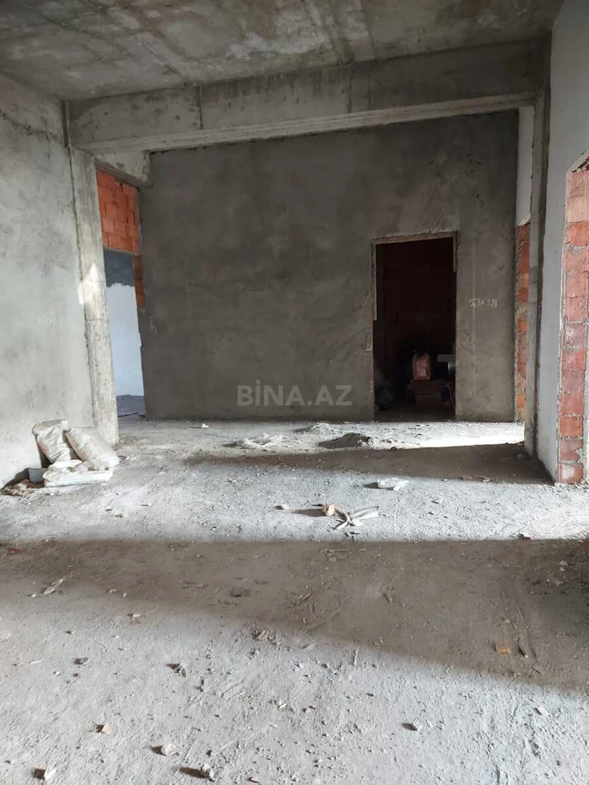 Satılır 5 otaqlı mənzil 234 m²