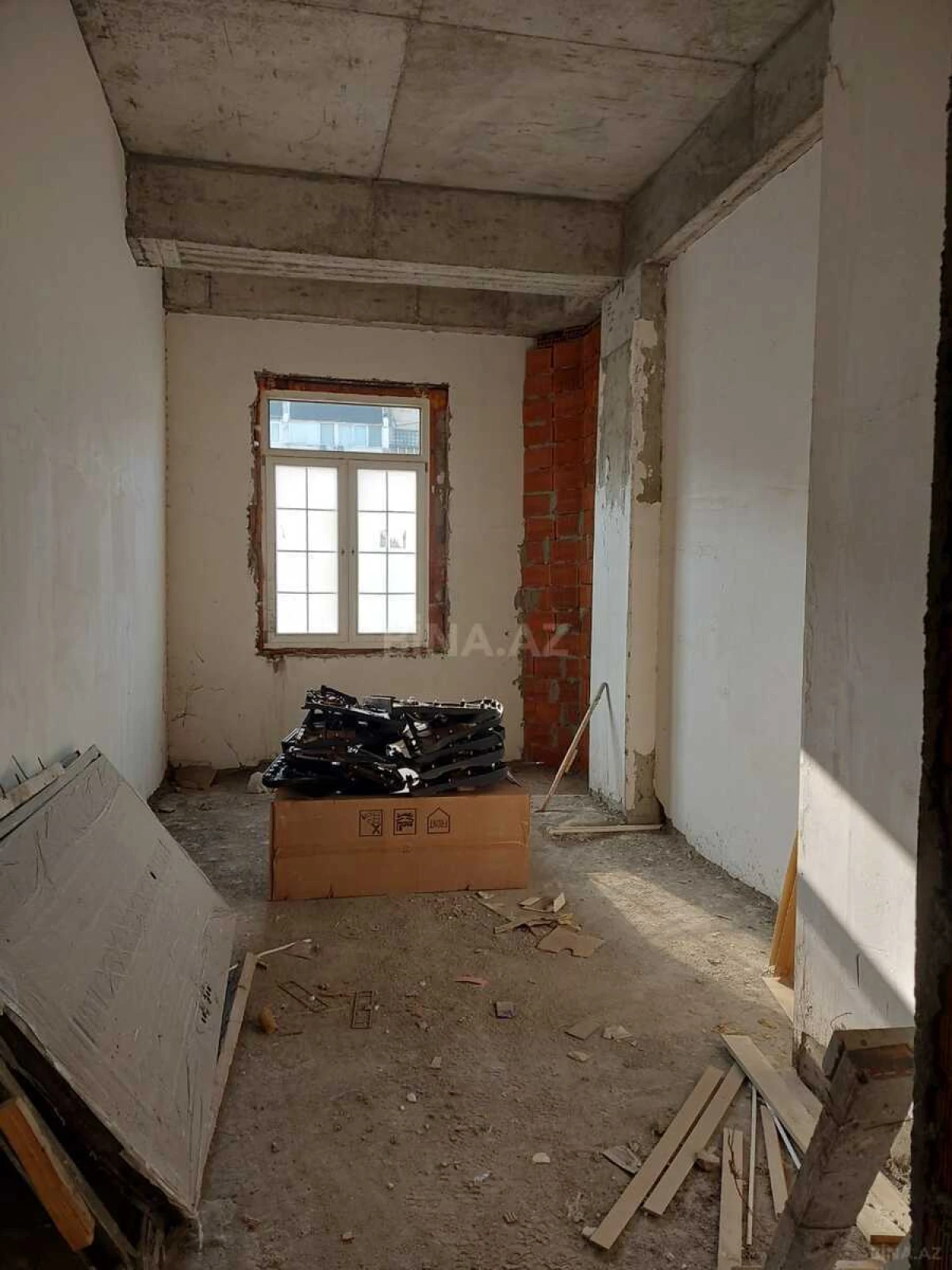 Satılır 5 otaqlı mənzil 234 m²