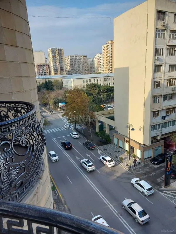 Satılır 5 otaqlı mənzil 234 m²