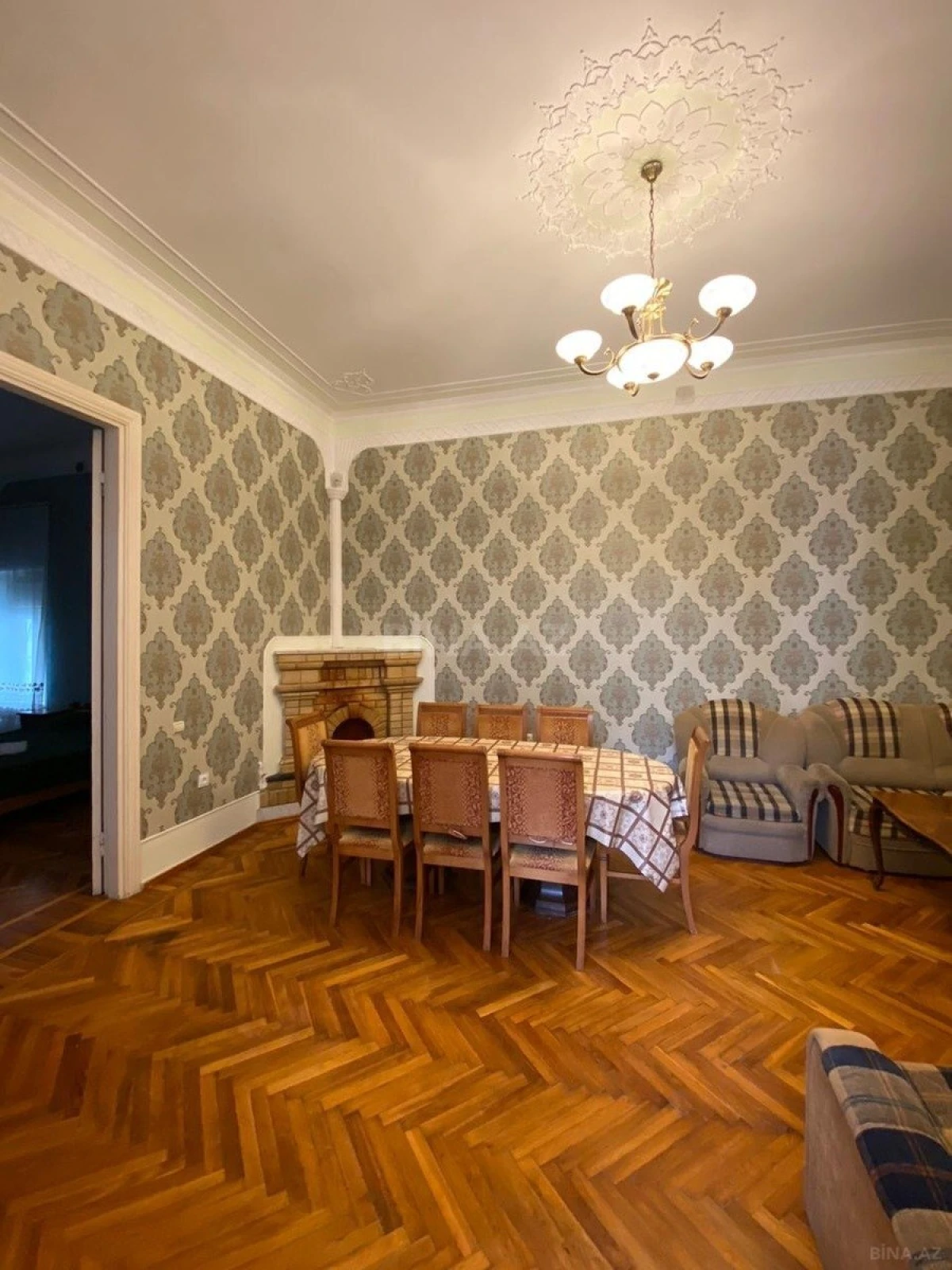 Kirayə verilir 4 otaqlı mənzil 165 m²