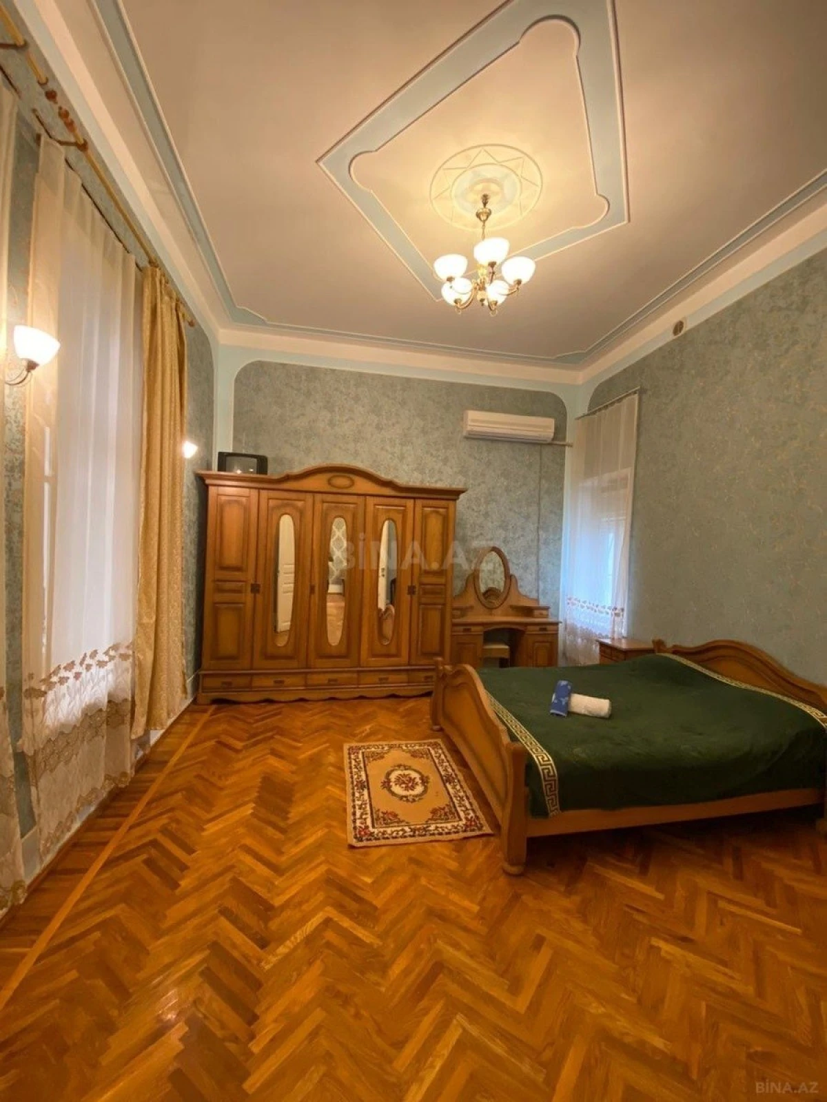 Kirayə verilir 4 otaqlı mənzil 165 m²