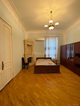 Kirayə verilir 4 otaqlı mənzil 165 m²
