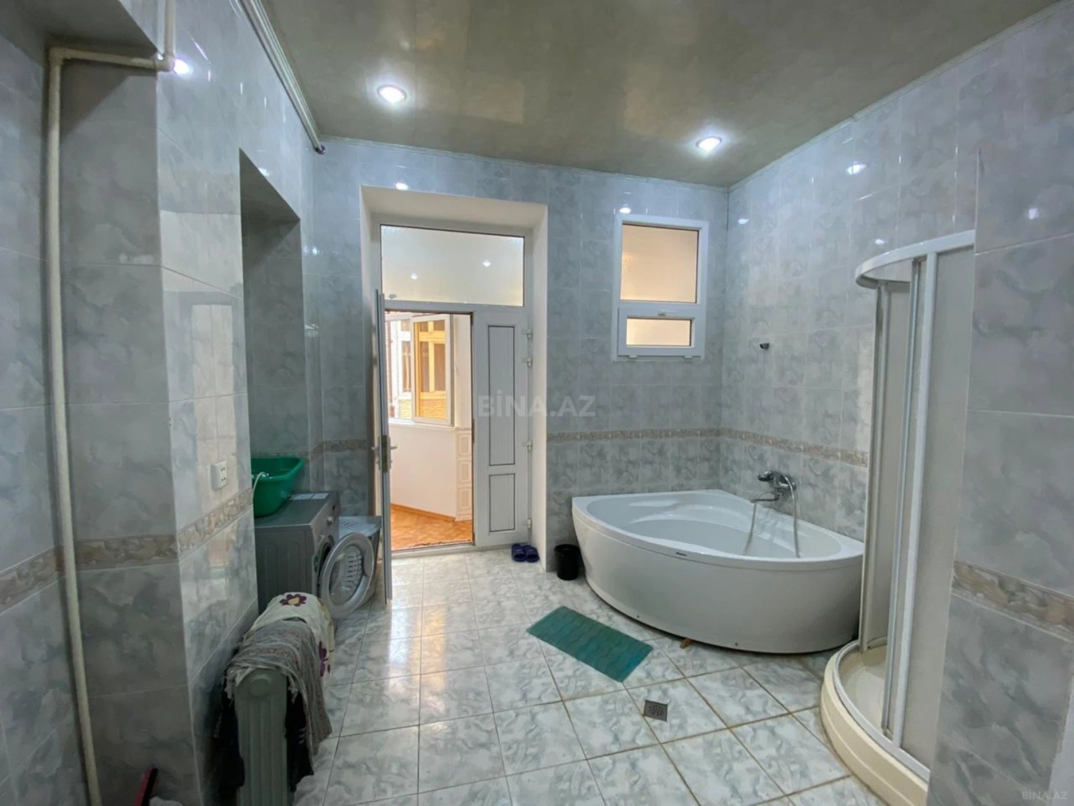 Kirayə verilir 4 otaqlı mənzil 165 m²