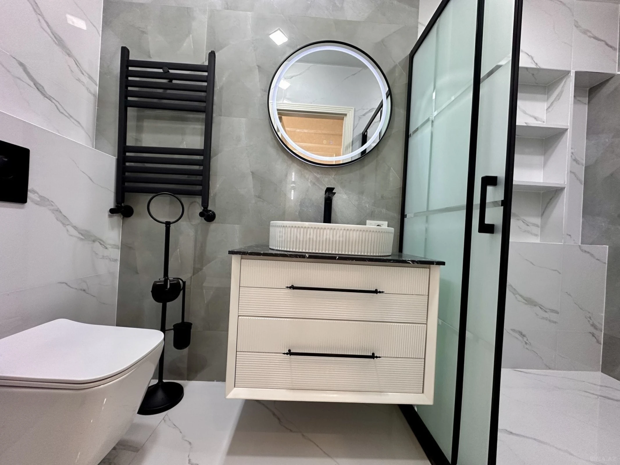 Satılır 3 otaqlı mənzil 130 m²