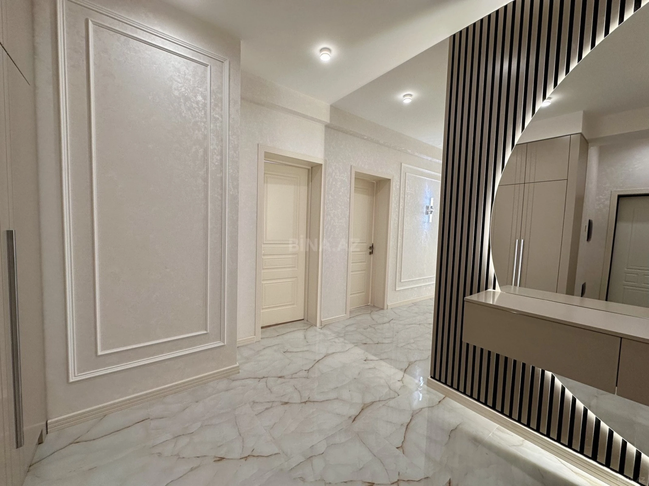Satılır 3 otaqlı mənzil 130 m²