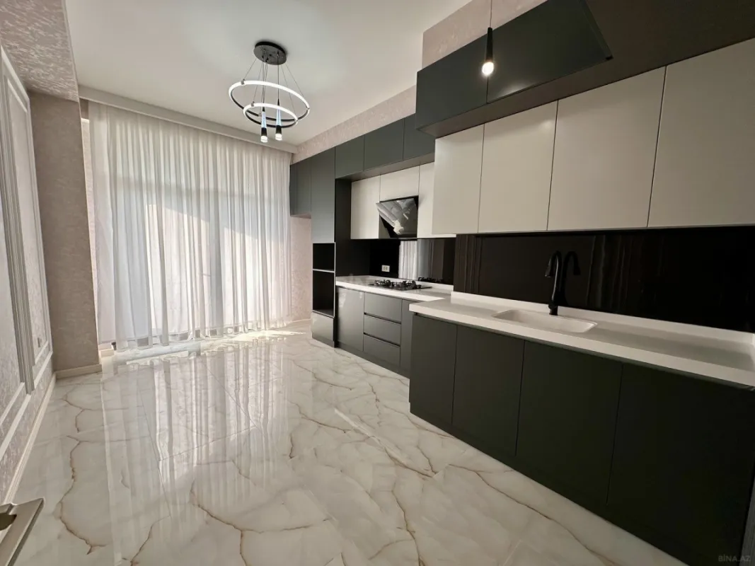 Satılır 3 otaqlı mənzil 130 m²