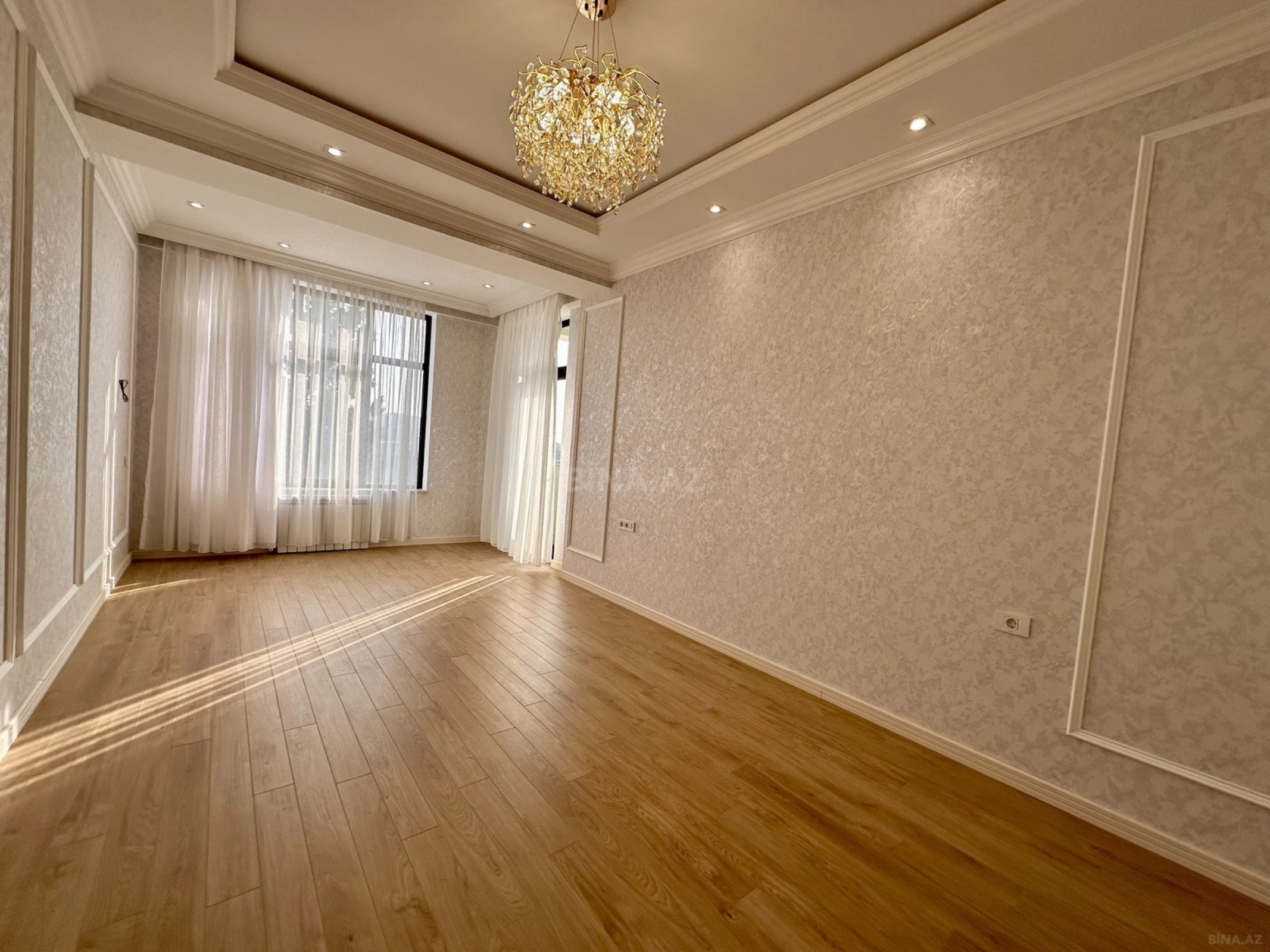 Satılır 3 otaqlı mənzil 130 m²