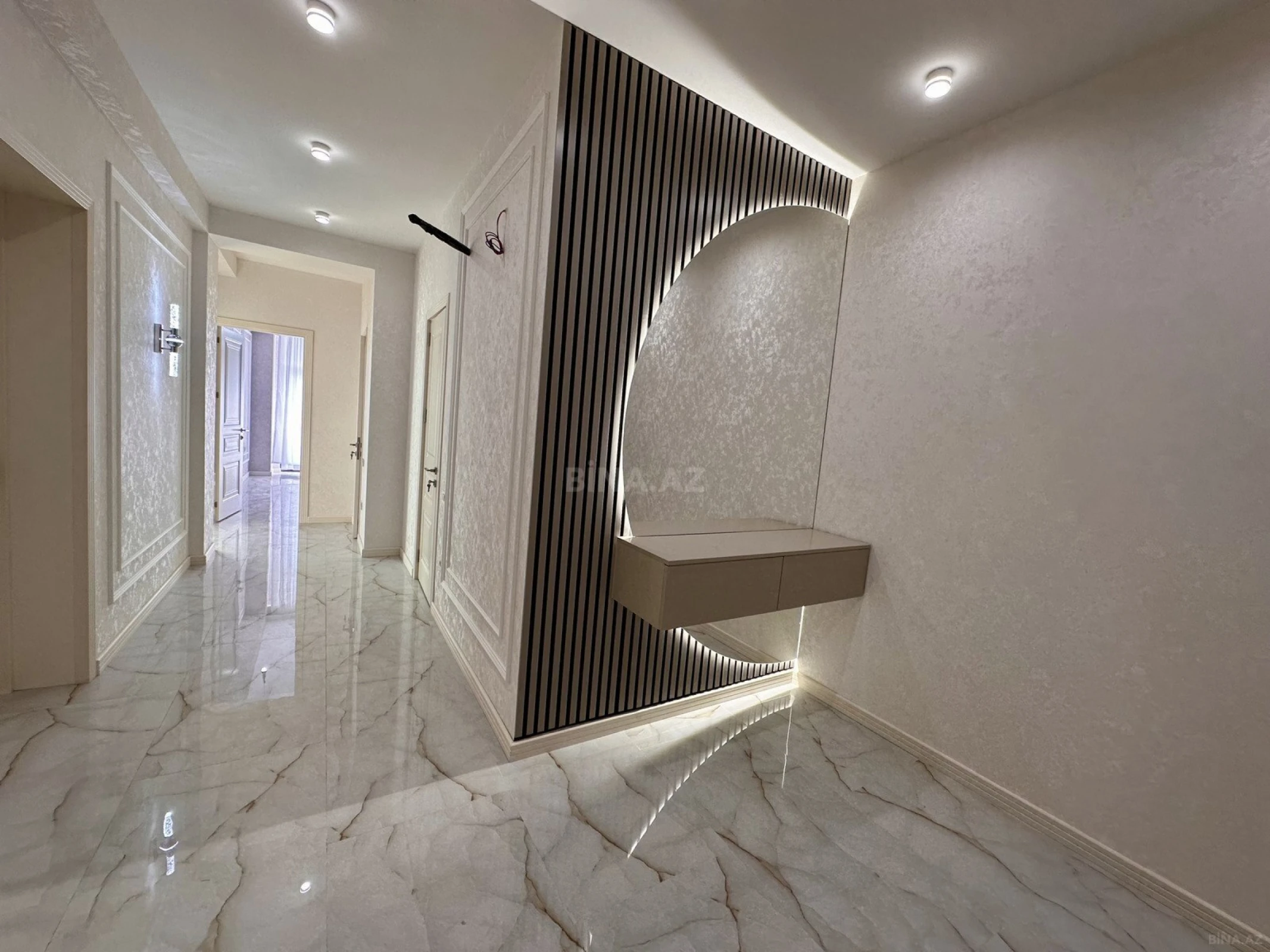 Satılır 3 otaqlı mənzil 130 m²