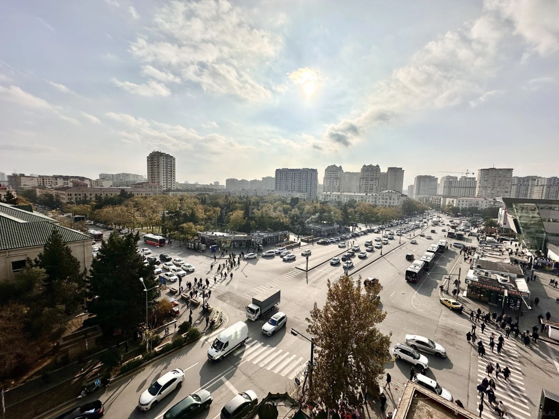 Satılır 3 otaqlı mənzil 130 m²