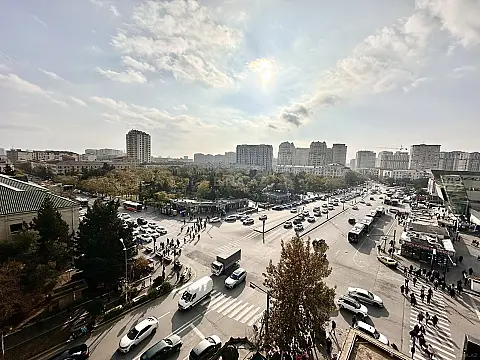 Satılır 3 otaqlı mənzil 130 m²