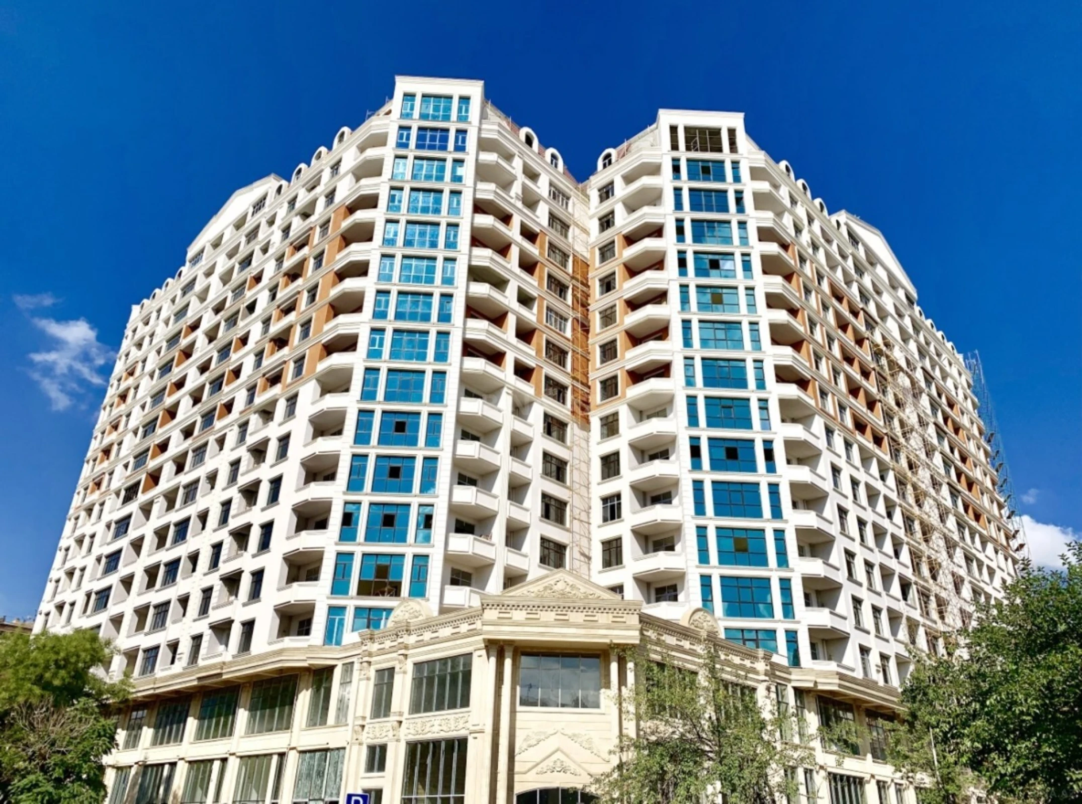 Satılır 3 otaqlı mənzil 130 m²