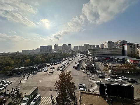 Satılır 3 otaqlı mənzil 130 m²