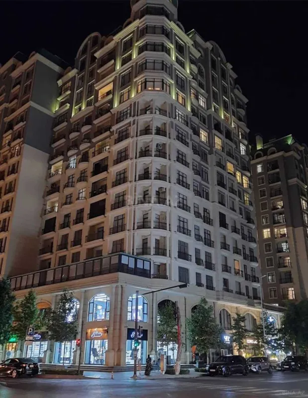 Satılır 4 otaqlı mənzil 376 m²