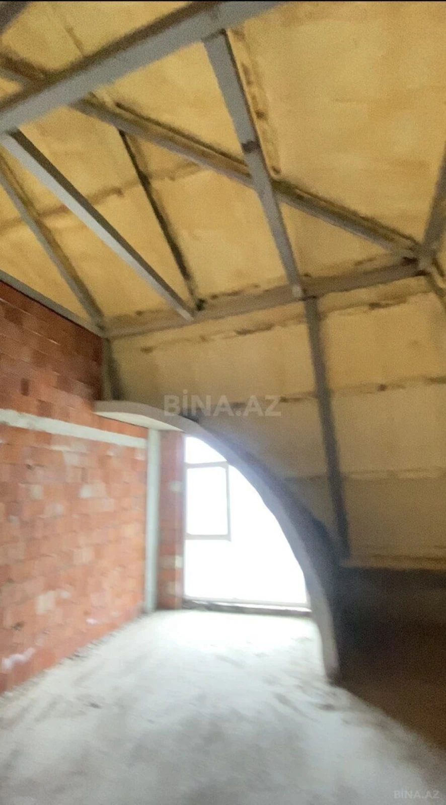 Satılır 4 otaqlı mənzil 376 m²