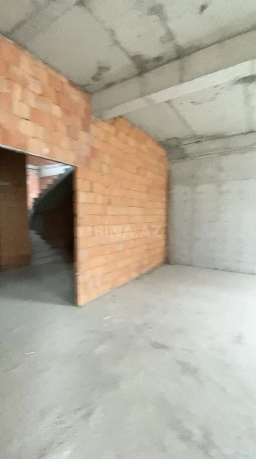 Satılır 4 otaqlı mənzil 376 m²