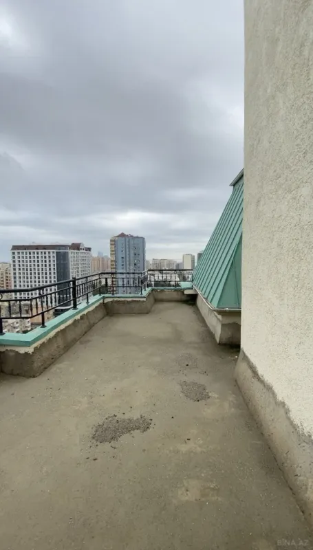 Satılır 4 otaqlı mənzil 376 m²