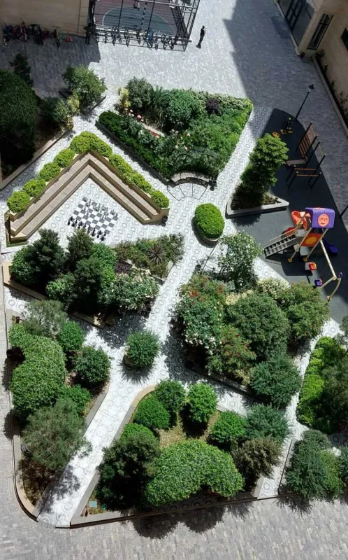 Satılır 4 otaqlı mənzil 376 m²