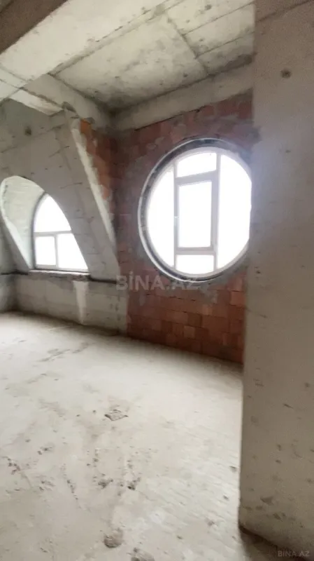 Satılır 4 otaqlı mənzil 376 m²