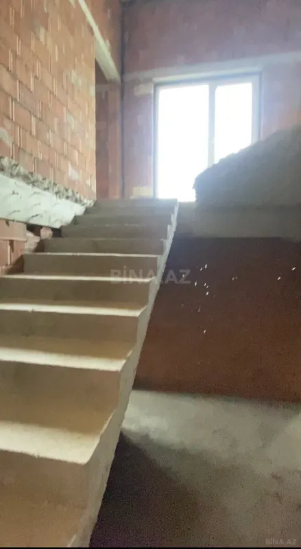 Satılır 4 otaqlı mənzil 376 m²