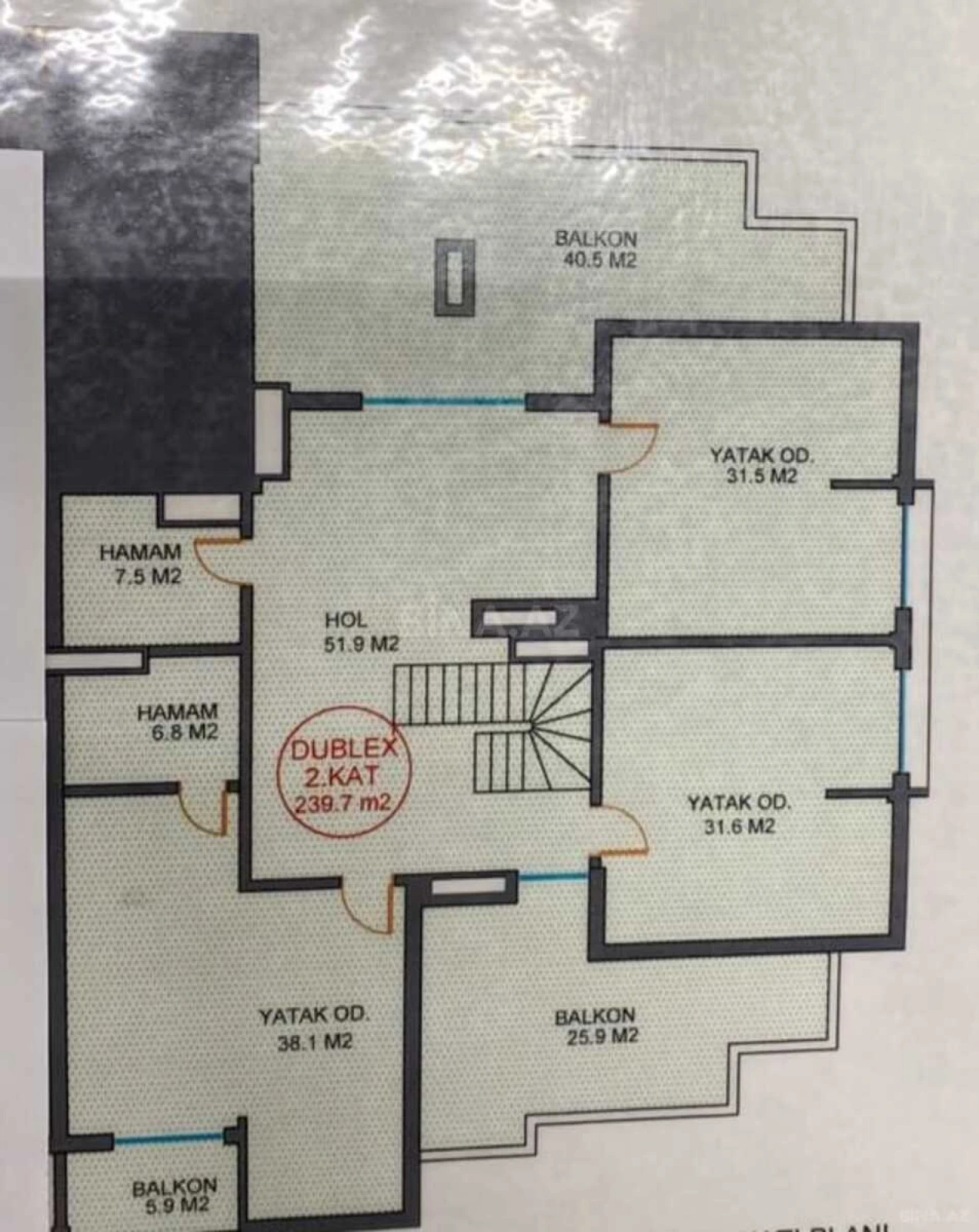 Satılır 4 otaqlı mənzil 376 m²