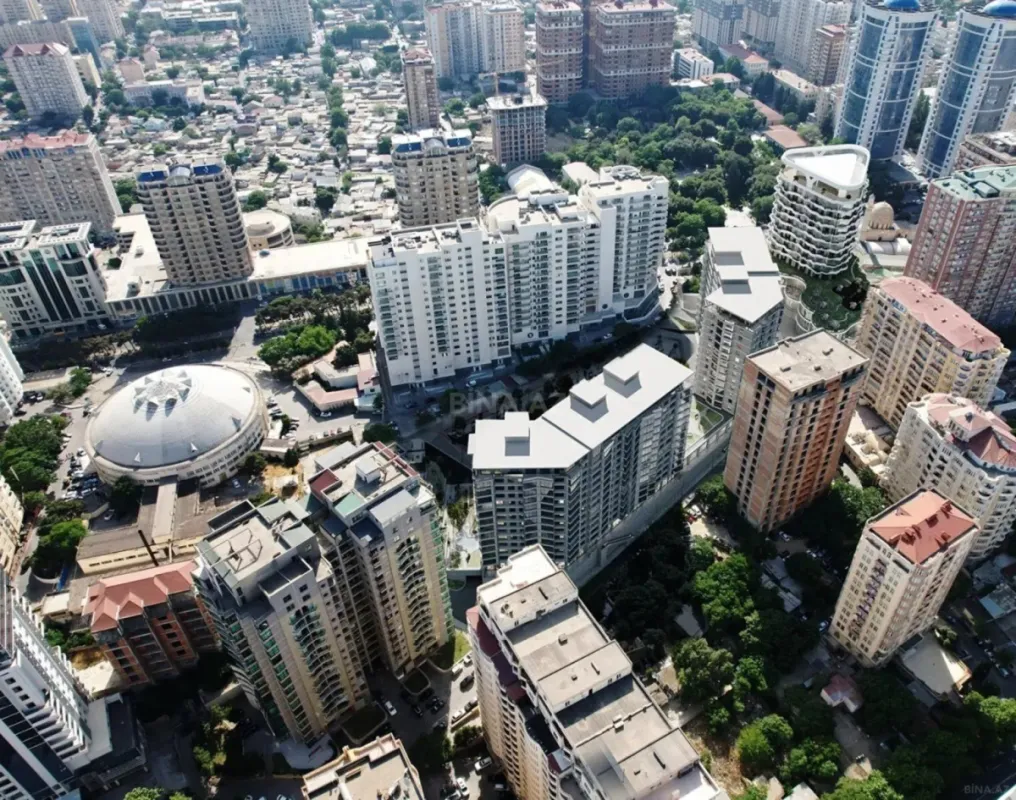 Satılır 3 otaqlı mənzil 131 m²