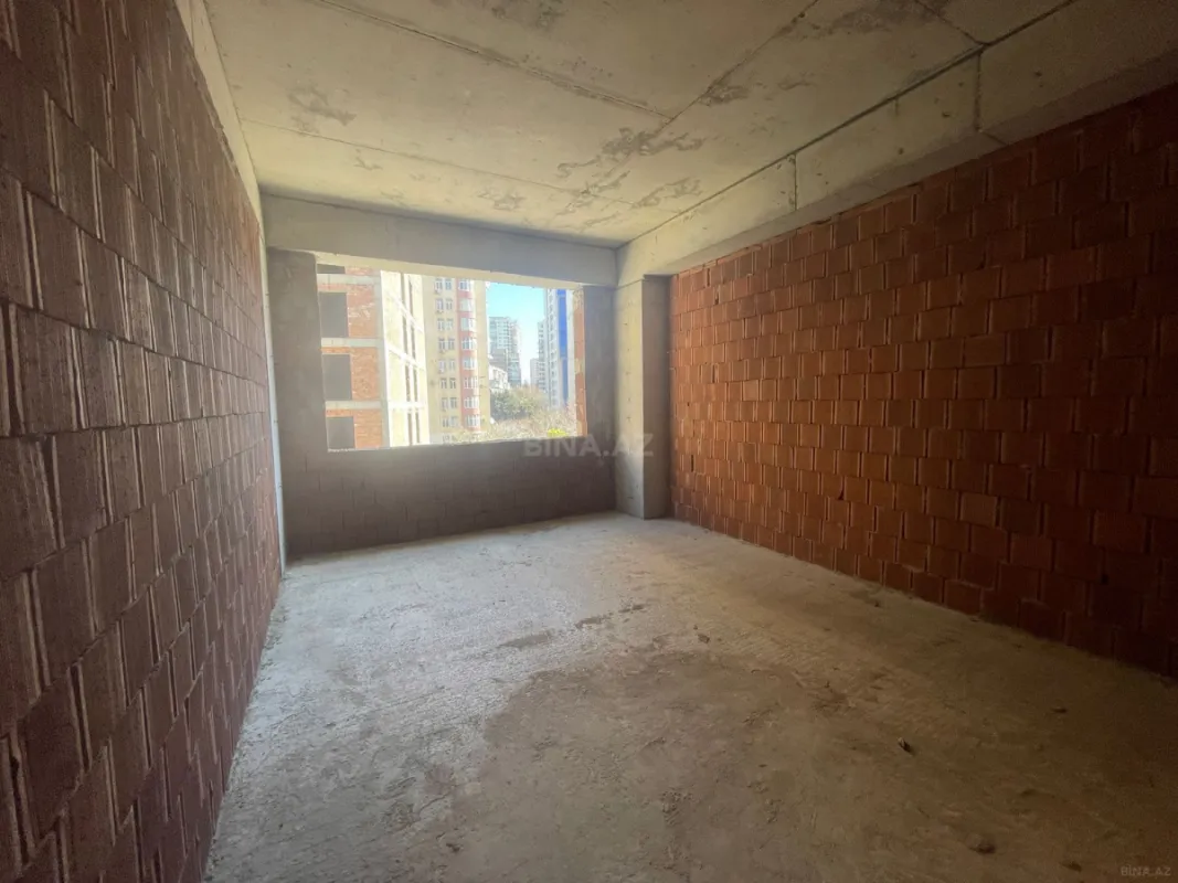 Satılır 3 otaqlı mənzil 121.5 m²