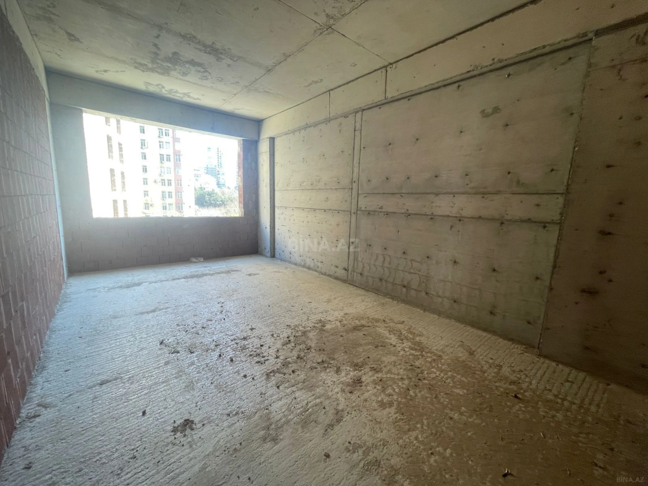 Satılır 2 otaqlı mənzil 72 m²