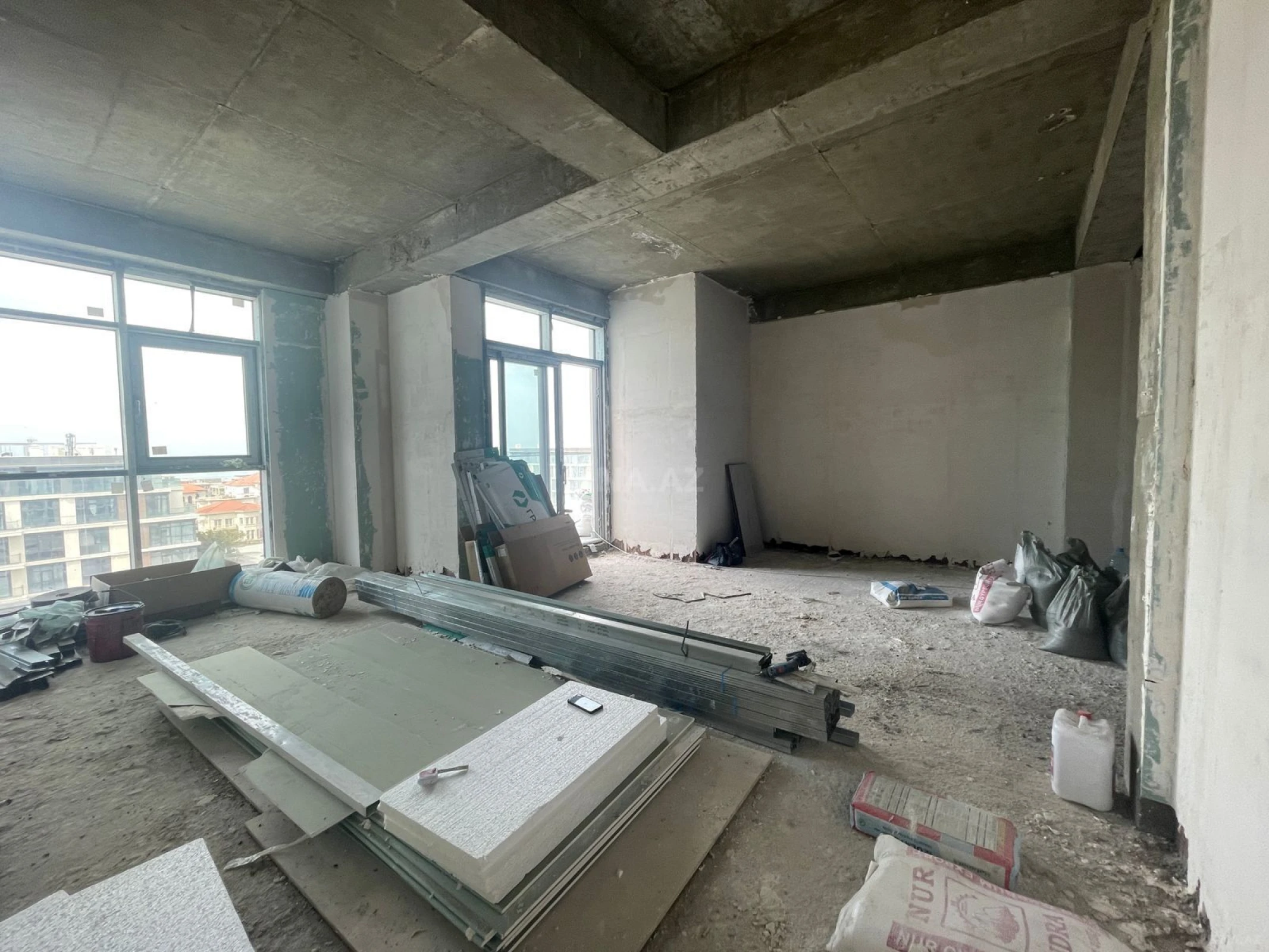 Satılır 2 otaqlı mənzil 86 m²