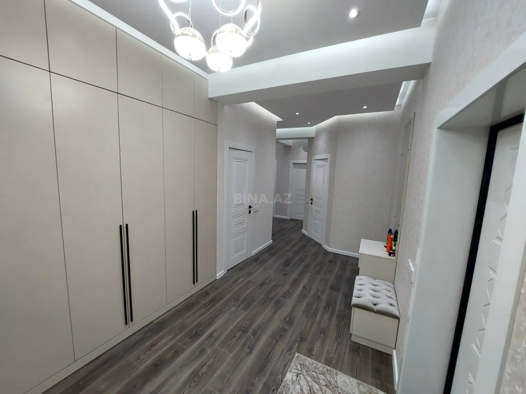 Satılır 3 otaqlı mənzil 124 m²