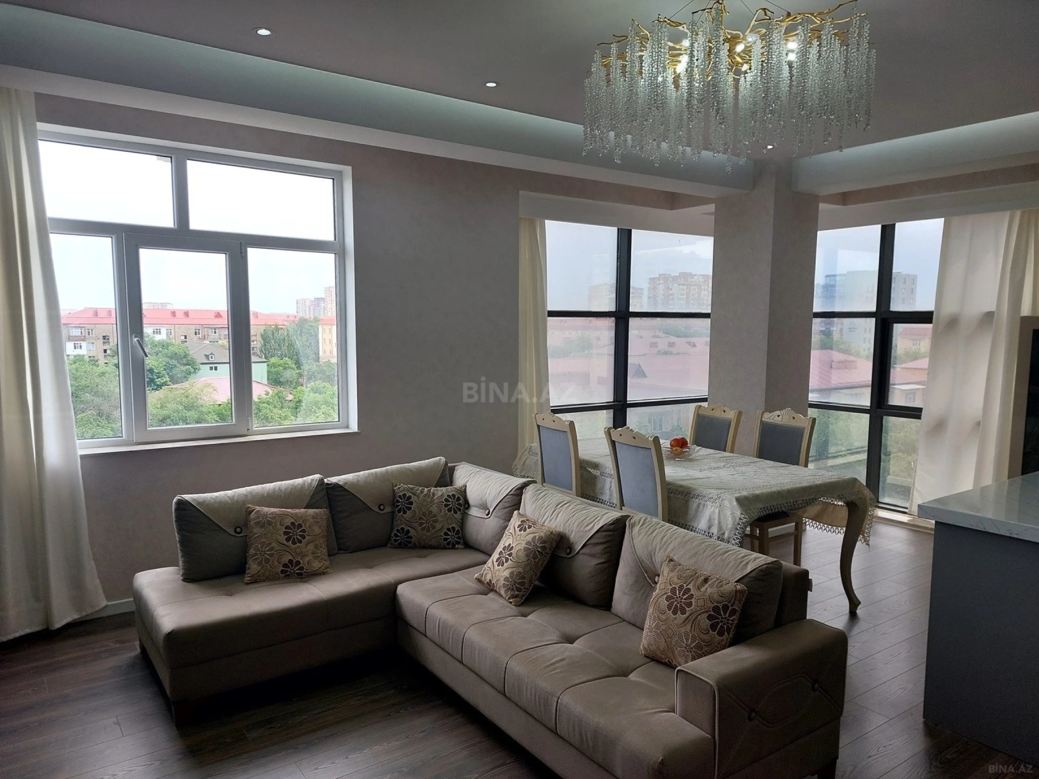 Satılır 3 otaqlı mənzil 124 m²