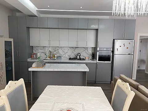 Satılır 3 otaqlı mənzil 124 m²