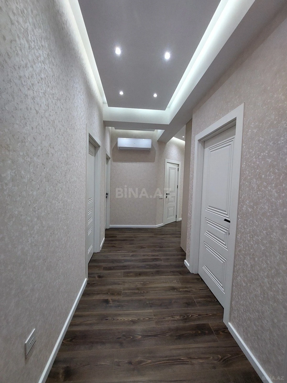 Satılır 3 otaqlı mənzil 124 m²