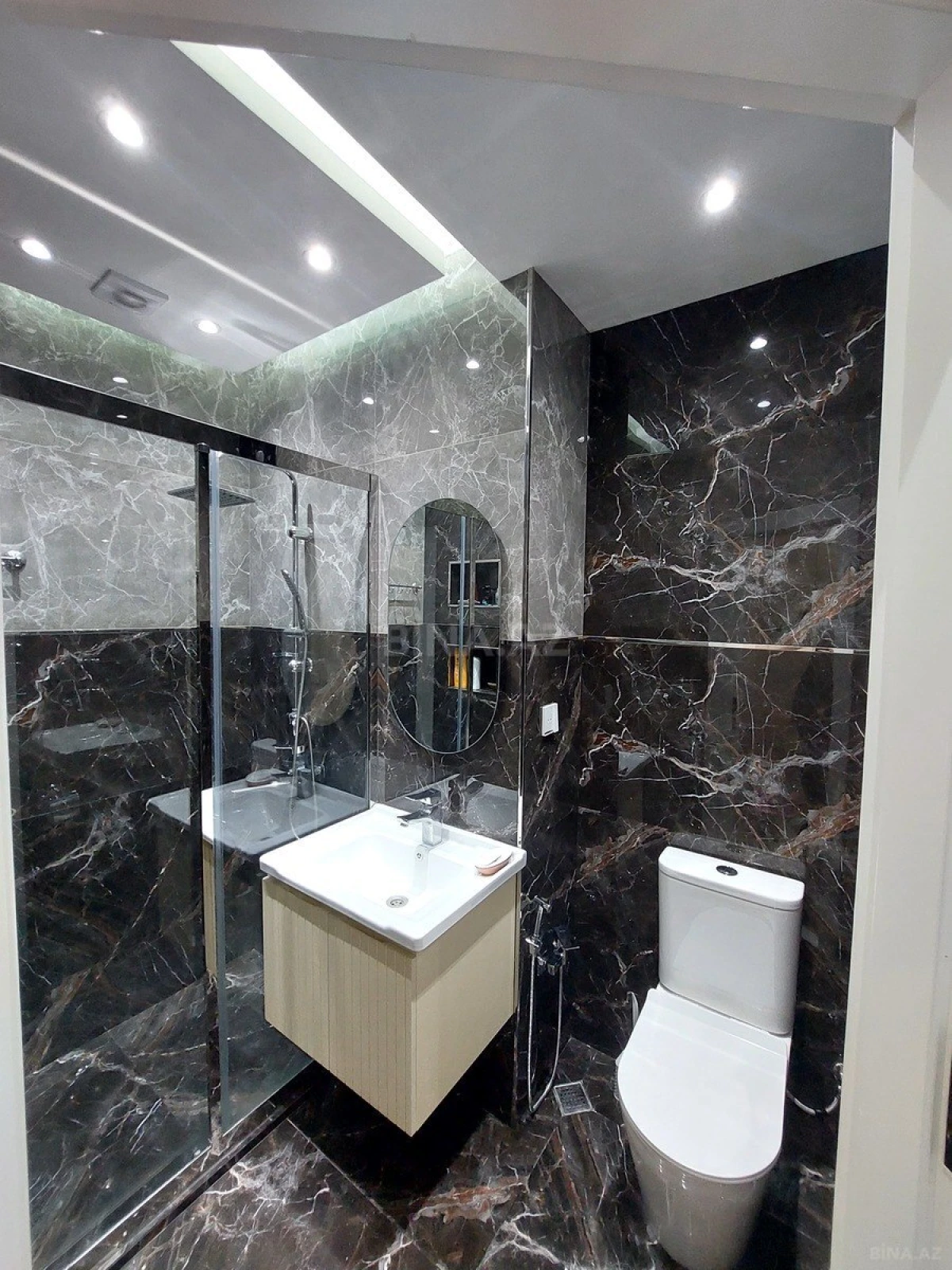 Satılır 3 otaqlı mənzil 124 m²