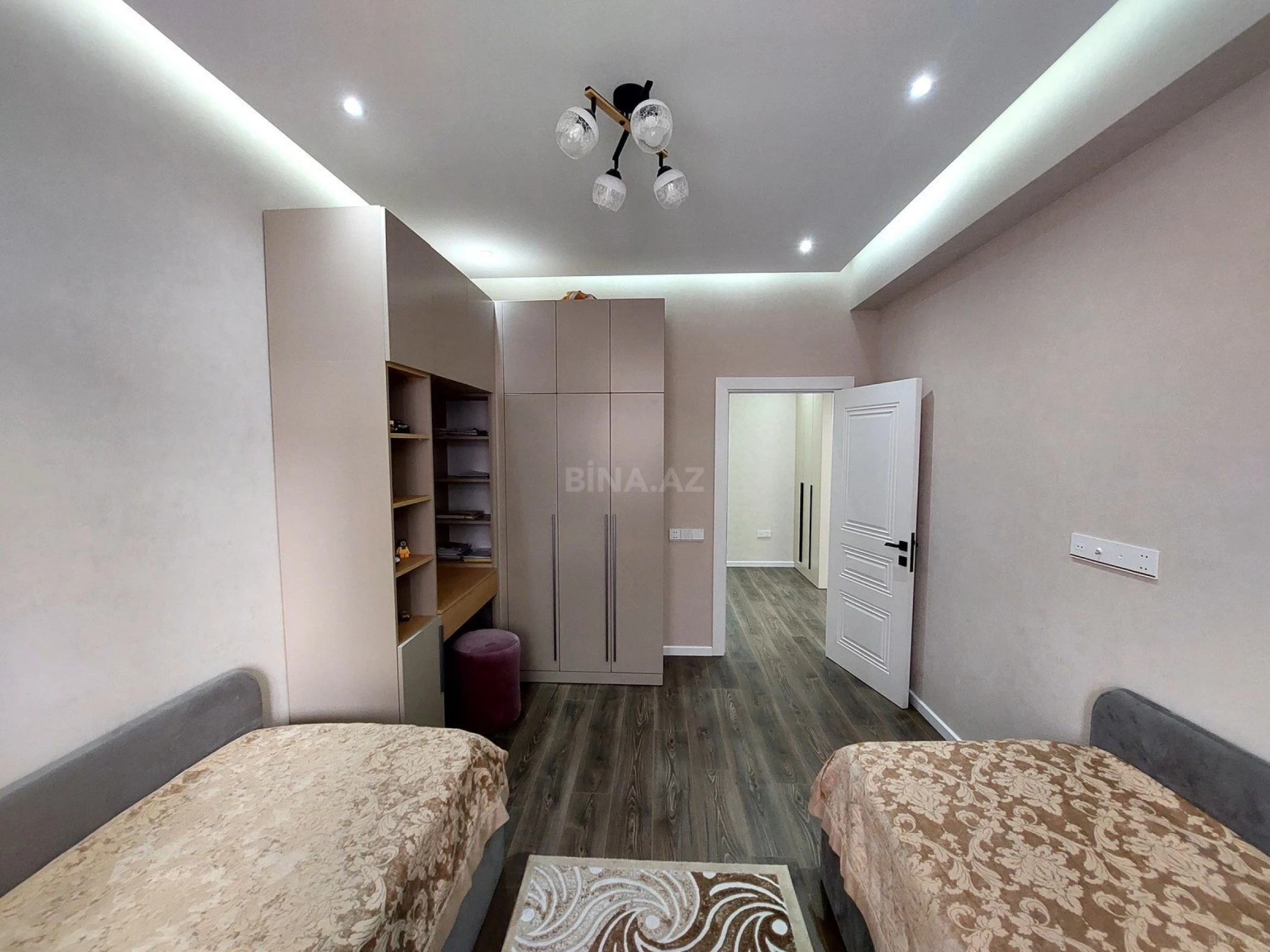 Satılır 3 otaqlı mənzil 124 m²