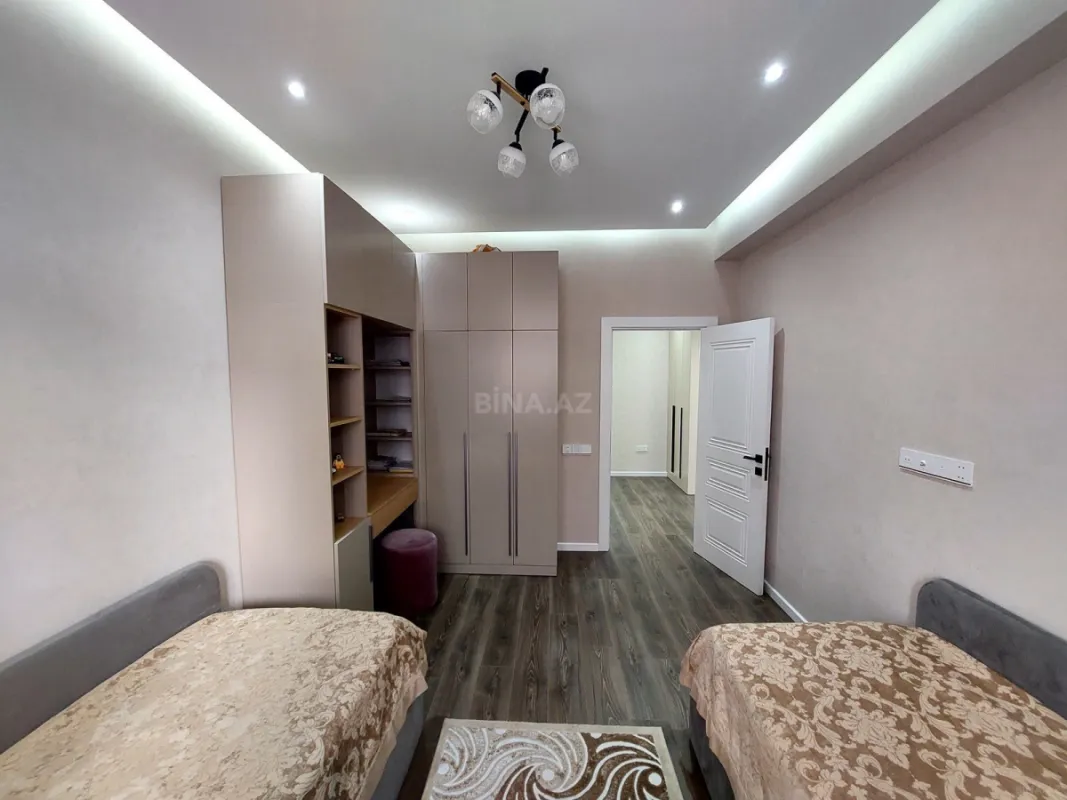 Satılır 3 otaqlı mənzil 124 m²