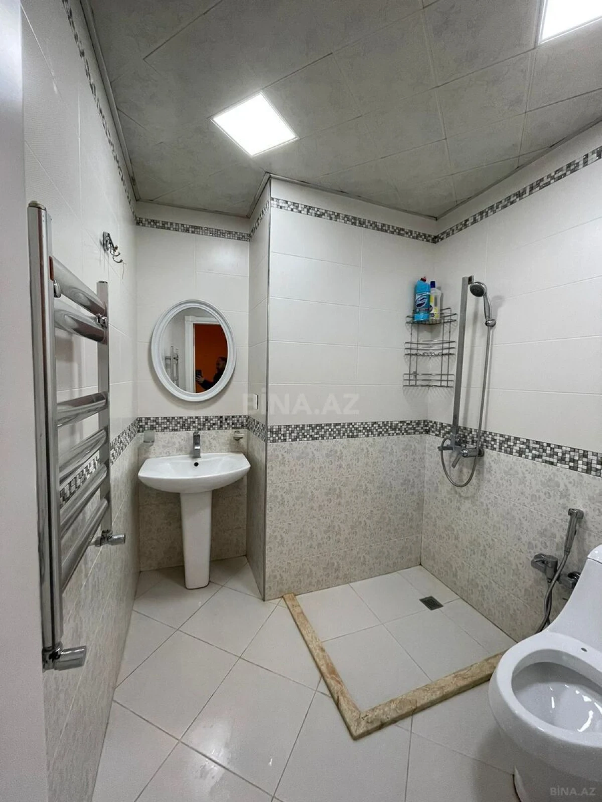Kirayə verilir 2 otaqlı mənzil 65 m²