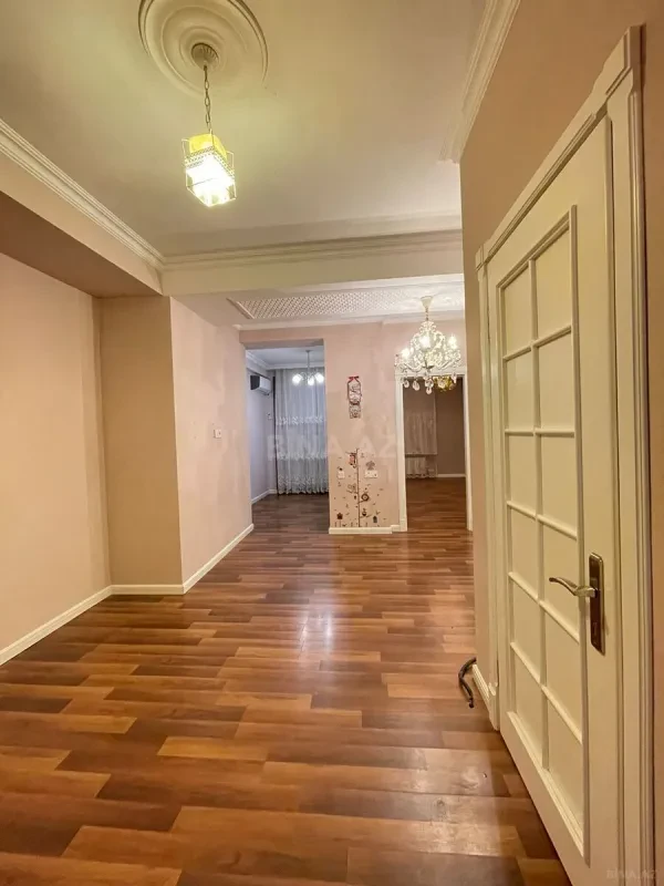 Kirayə verilir 2 otaqlı mənzil 65 m²