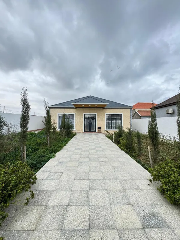 Satılır 4 otaqlı həyət evi 200 m²