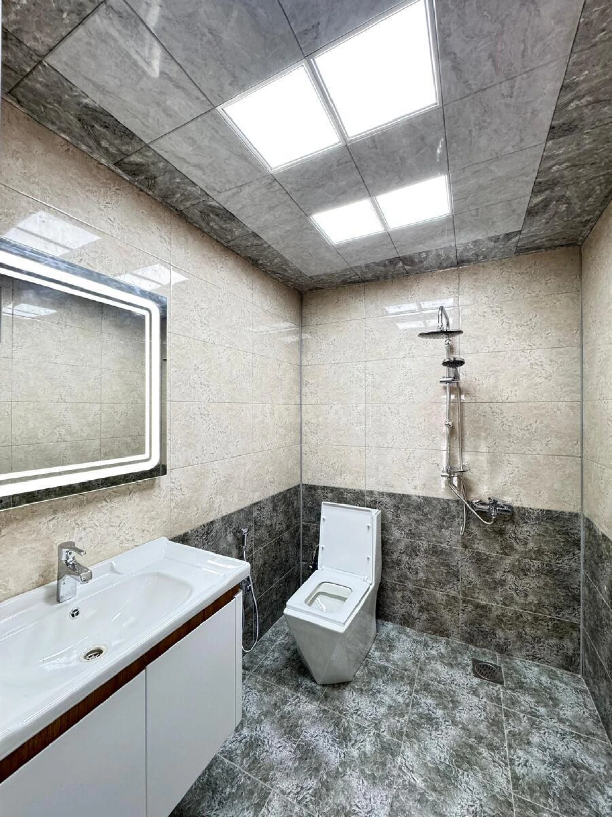 Satılır 4 otaqlı həyət evi 200 m²