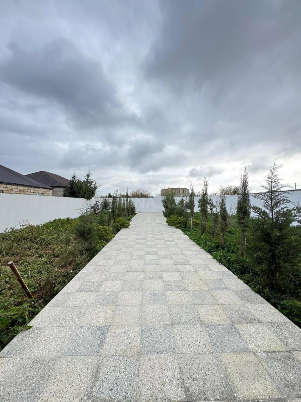 Satılır 4 otaqlı həyət evi 200 m²