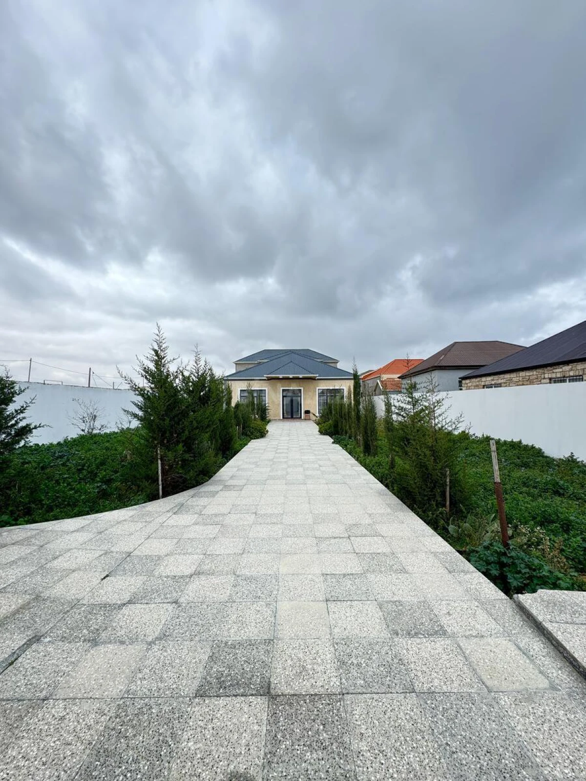 Satılır 4 otaqlı həyət evi 200 m²