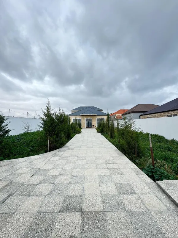 Satılır 4 otaqlı həyət evi 200 m²