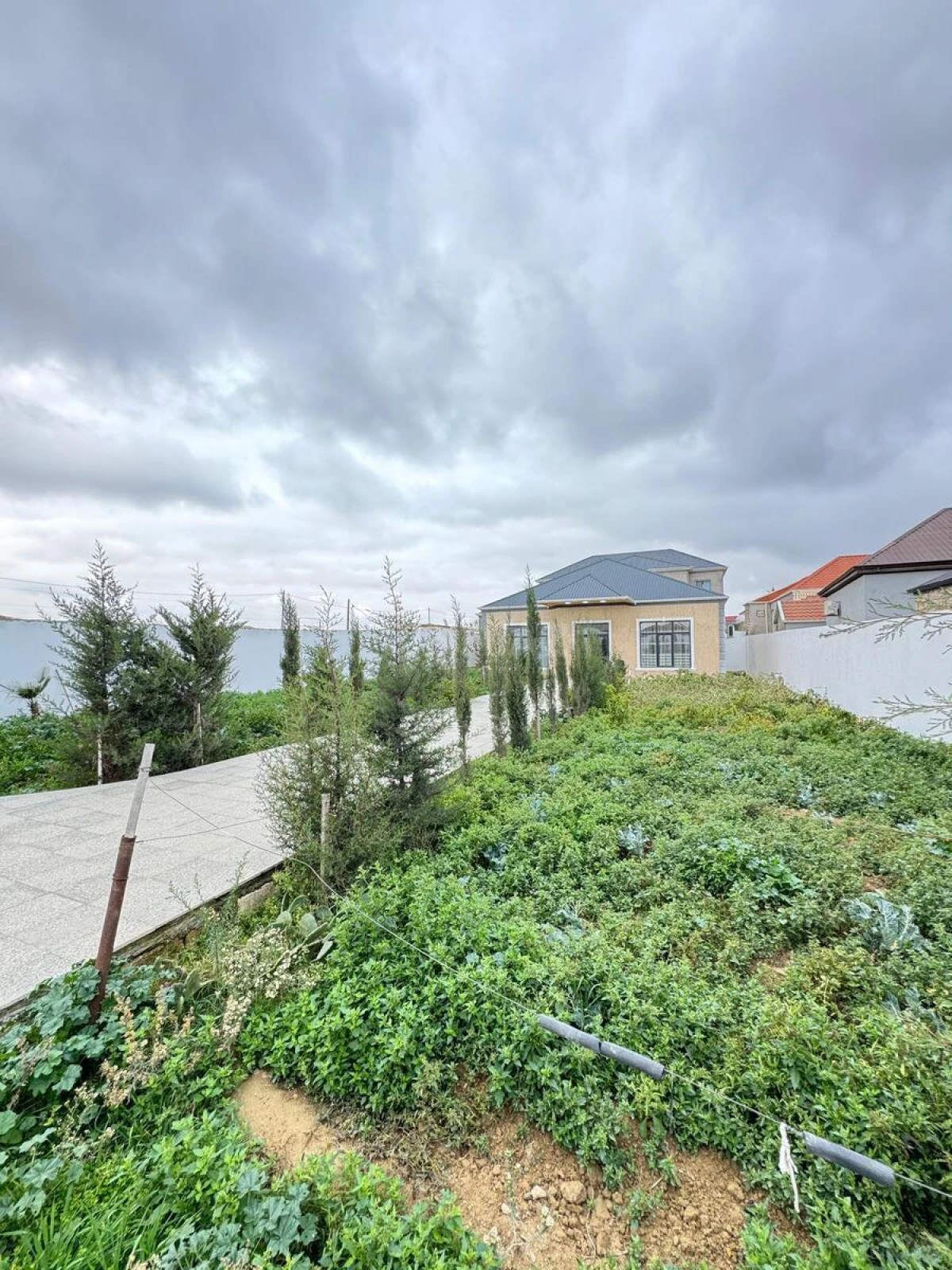 Satılır 4 otaqlı həyət evi 200 m²