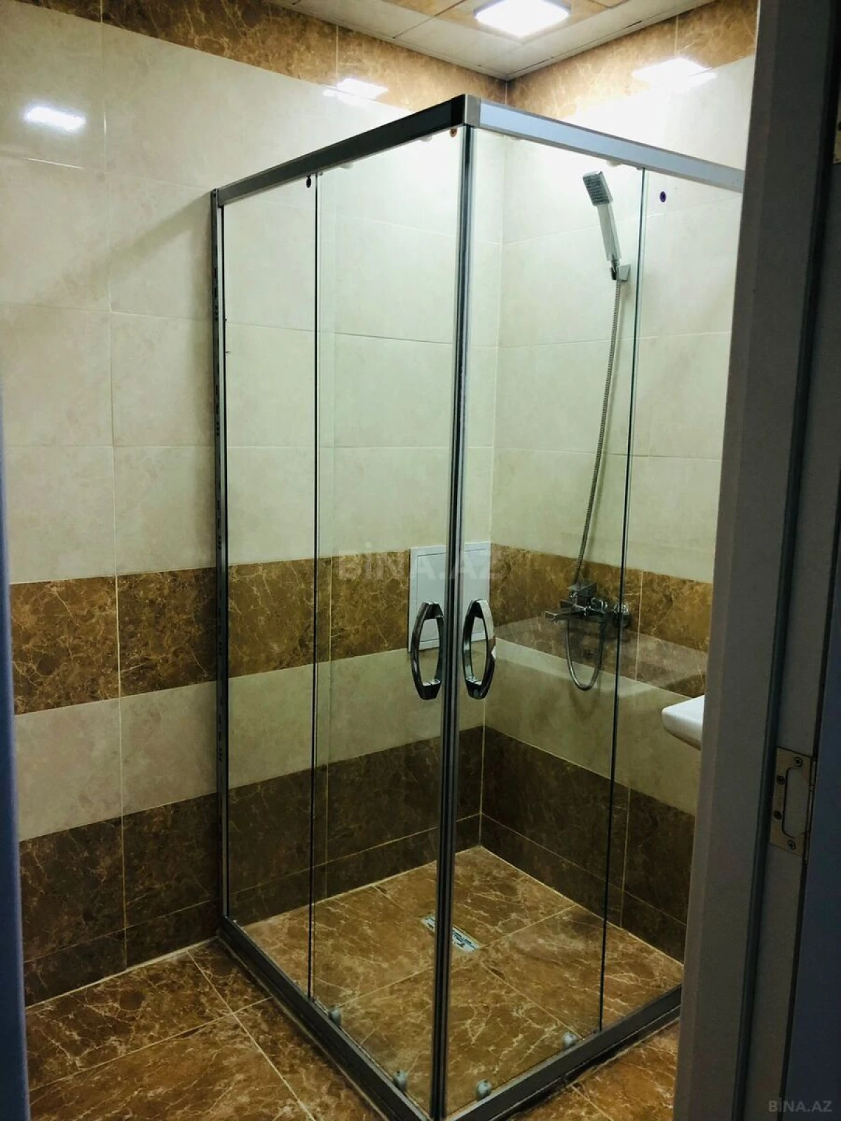 Kirayə verilir 2 otaqlı mənzil 75 m²