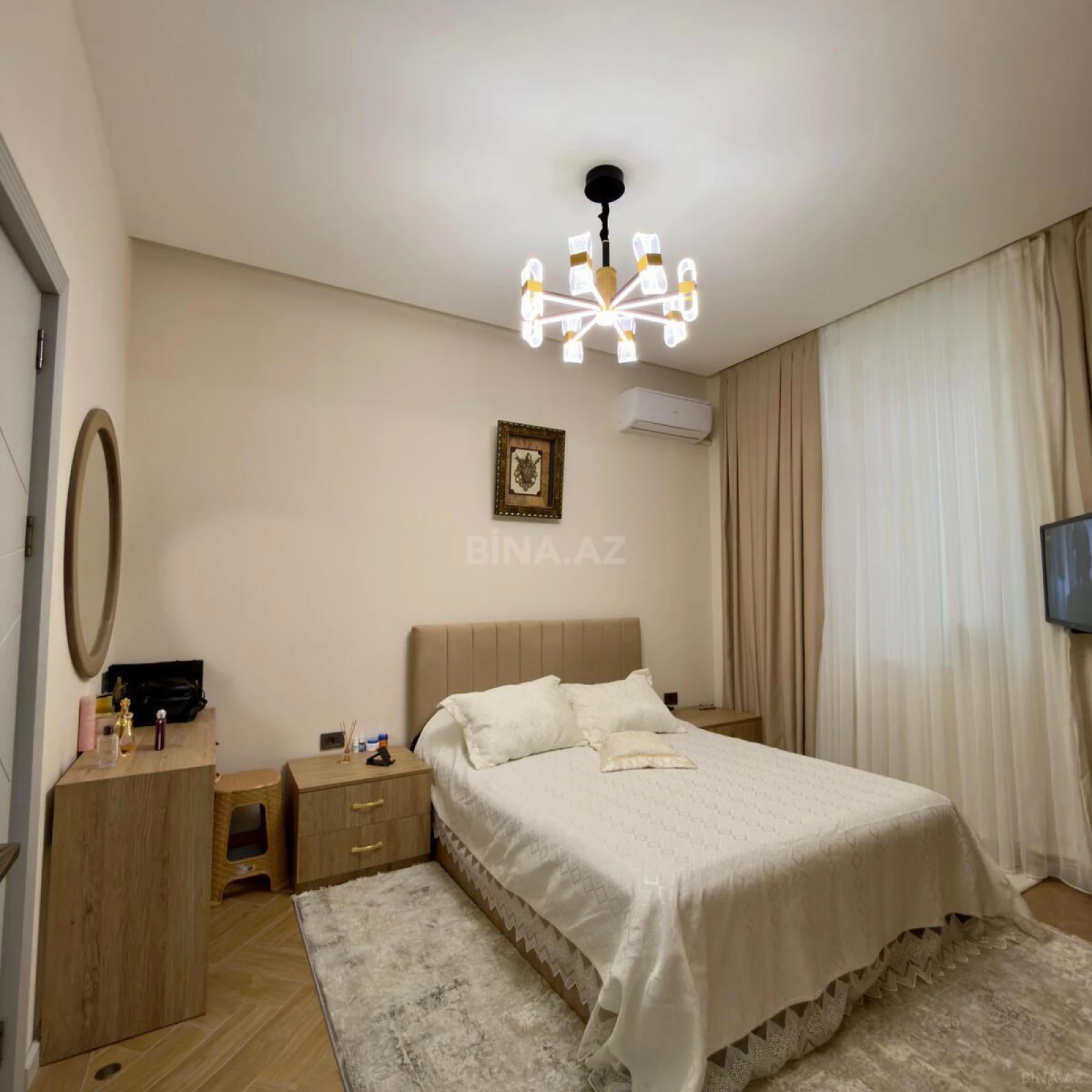 Satılır 8 otaqlı həyət evi 400 m²