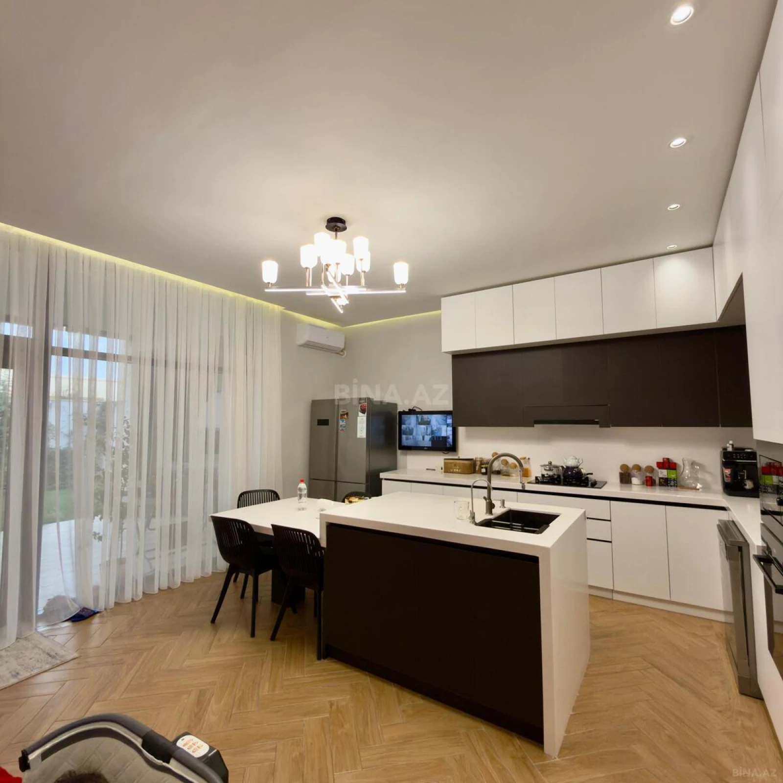 Satılır 8 otaqlı həyət evi 400 m²