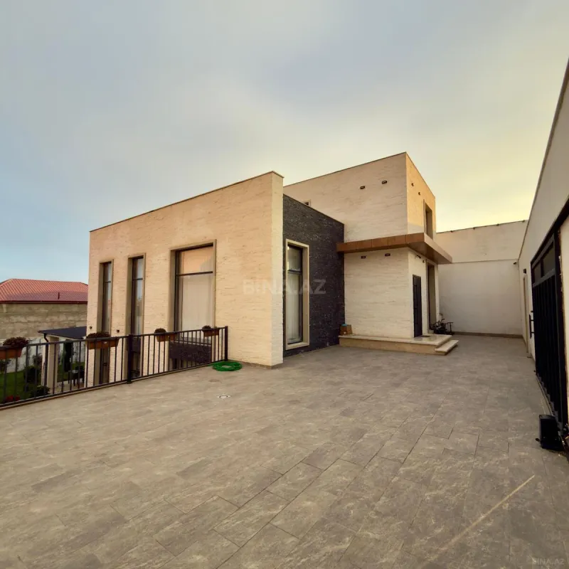 Satılır 8 otaqlı həyət evi 400 m²